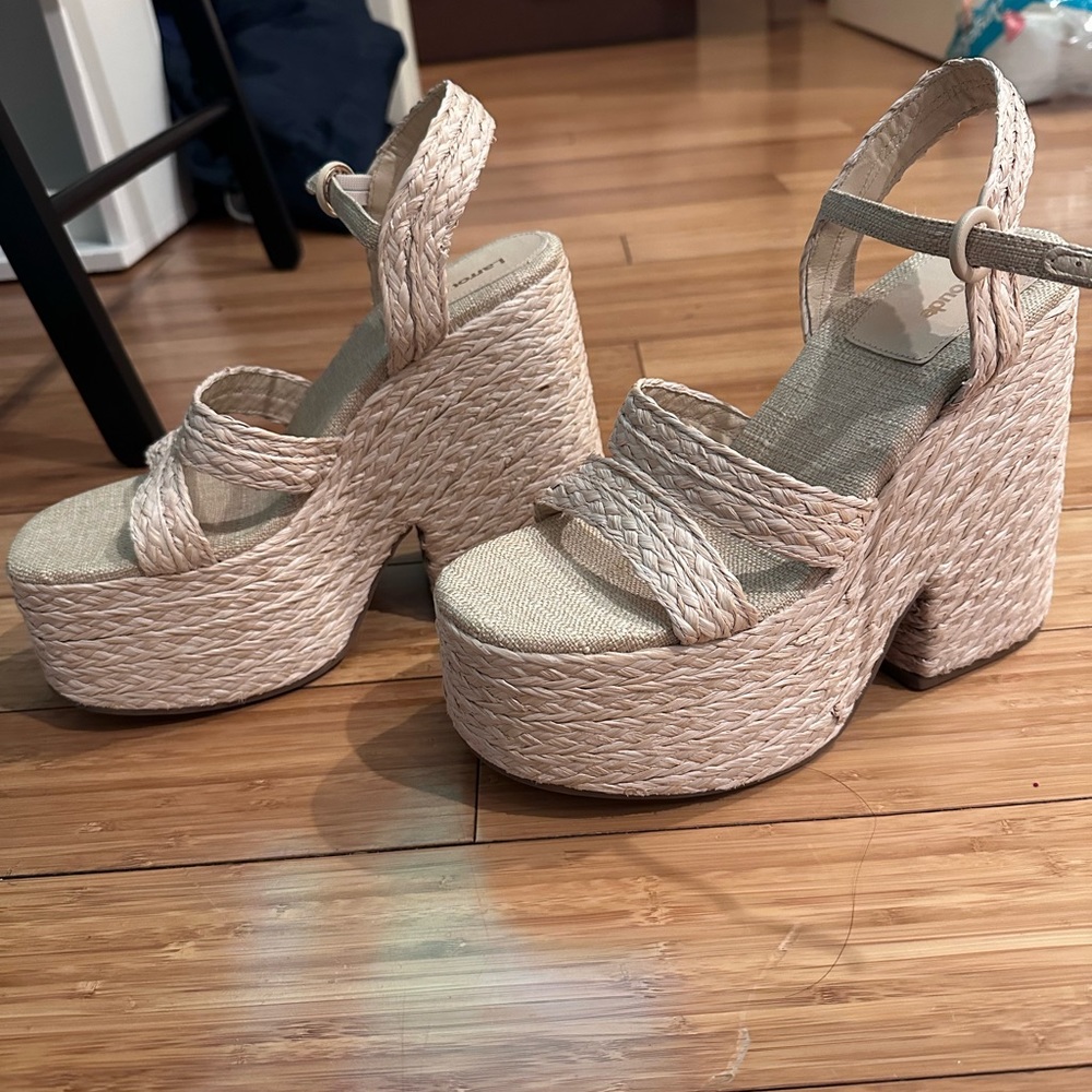 Like New Larroude Carmen Platforms